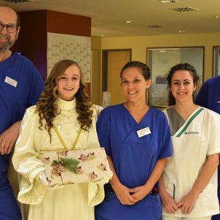 Christkind Christina besucht das Krankenhaus