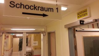 Schild mit der Aufschrift "Schockraum 1"